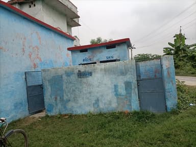 Broken School buildings in 8PMP+RG Rohua Tal, Bihar, India – reported issue