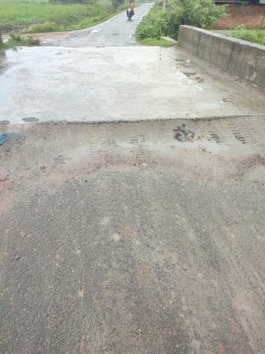 Broken Roads in 9HWQ+CC Barauli, Bihar, India – reported issue