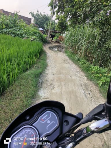 Broken Roads in G63C+3H Gidha, Bihar, India – reported issue