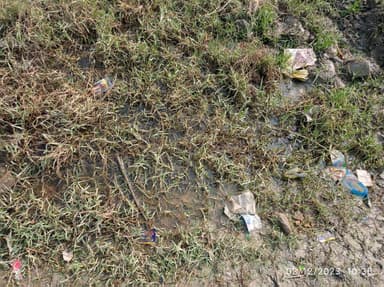 Sewer overflowing in 8MC4+93H, Sidhwalia, Tola Sakla, Bihar 841409, India – reported issue