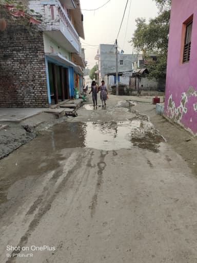 Sewer overflowing in CJG8+H4X, Sarafra, Bihar 841405, India – reported issue