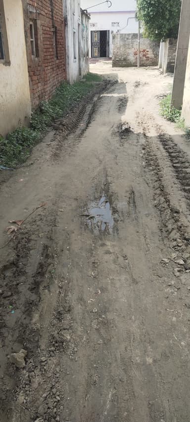 Broken Roads in CCJG+82Q, Paithanpatti -Thawe Rd, Paithan Patti, Bihar 841440, India – reported issue