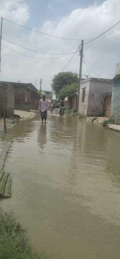 Broken Roads in F99J+2MR, Indarwa Bairam, Bihar 841428, India – reported issue