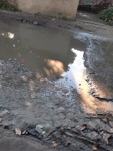 Broken Roads in C9JX+GPF, Gajadhar Tola, Bihar 841440, India – reported issue