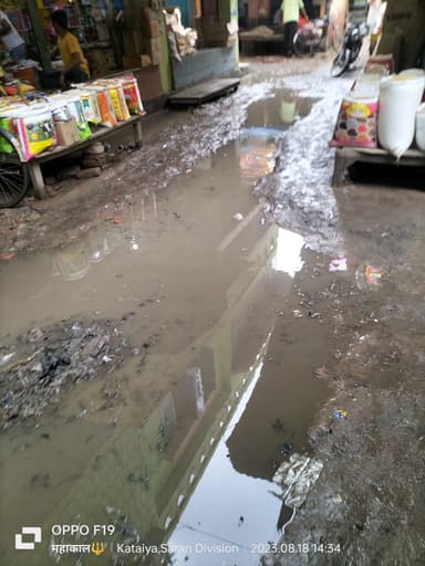 Garbage Problem in H39M+G82, main road, Kataiya, Katiya, Bihar 841441, India – reported issue