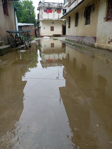 Sewer overflowing in FFGJ+W6J, Walipur, Bihar 841428, India – reported issue