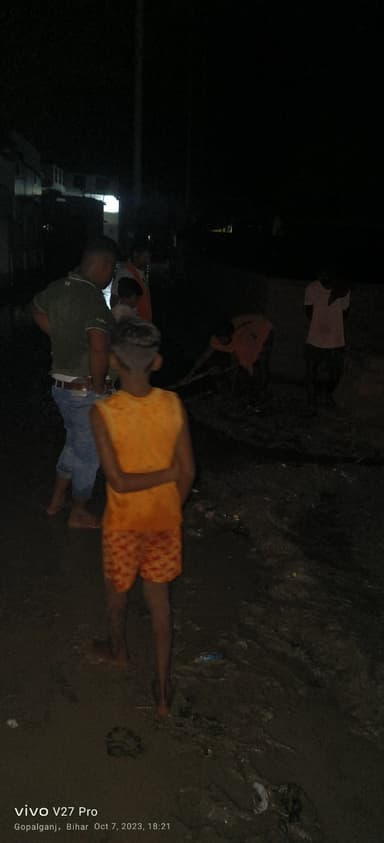 Sewer overflowing in CFQX+WV6, Madhu Sarayain, Bihar 841427, India – reported issue