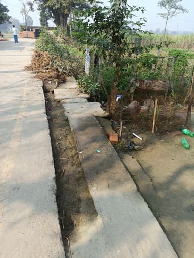 Sewer overflowing in 9MCR+FJW, SH53, Jhajhwa, Bihar 841437, India – resolved