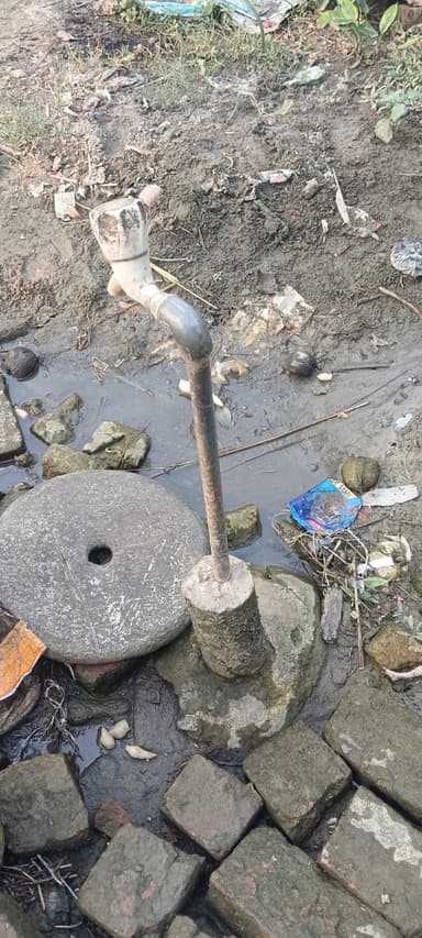Sewer overflowing in 8MC4+93H, Sidhwalia, Tola Sakla, Bihar 841409, India – resolved